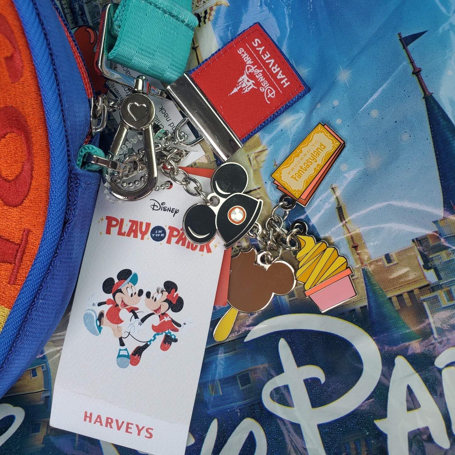 Disney Harvey’s Play in Park Crossbody Purse Bag Mickey Magic Kingdom Seat Belt