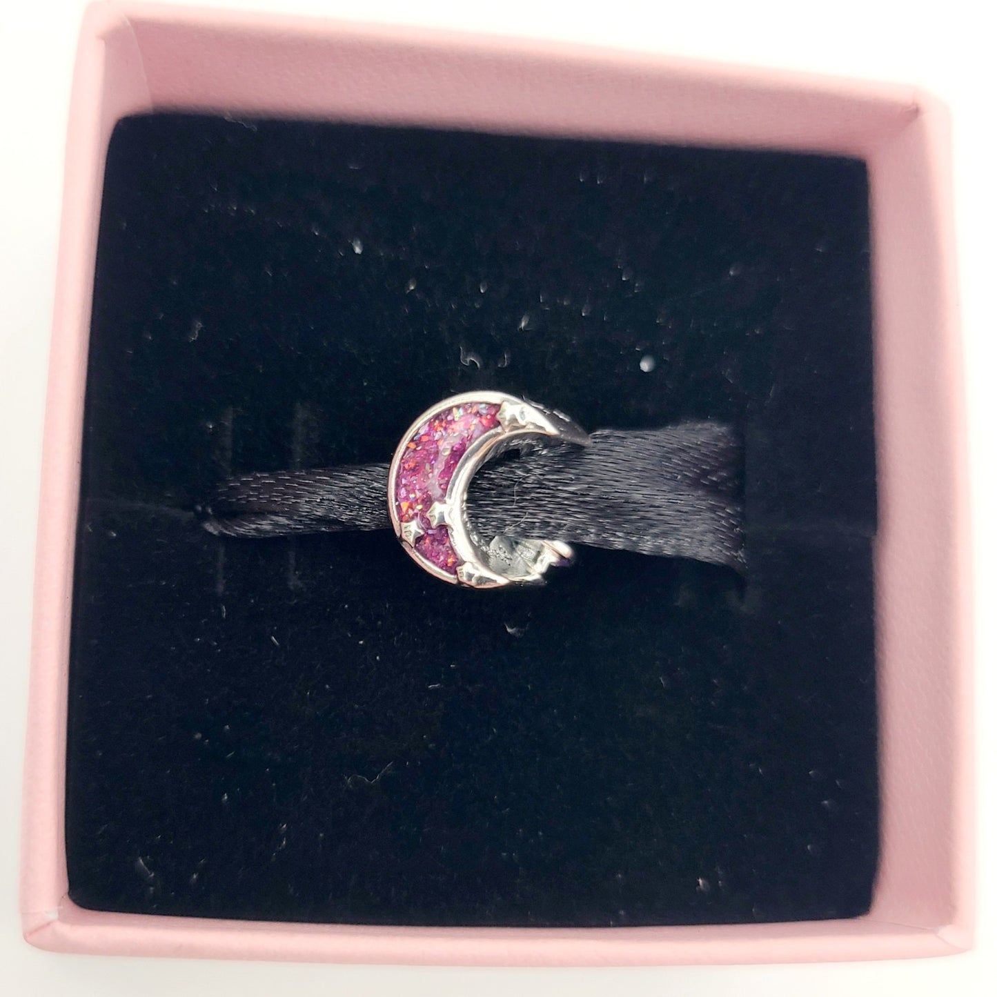 2025 Disney Parks Minnie Mouse Flying Witch Halloween Pandora Charm Glow In Dark