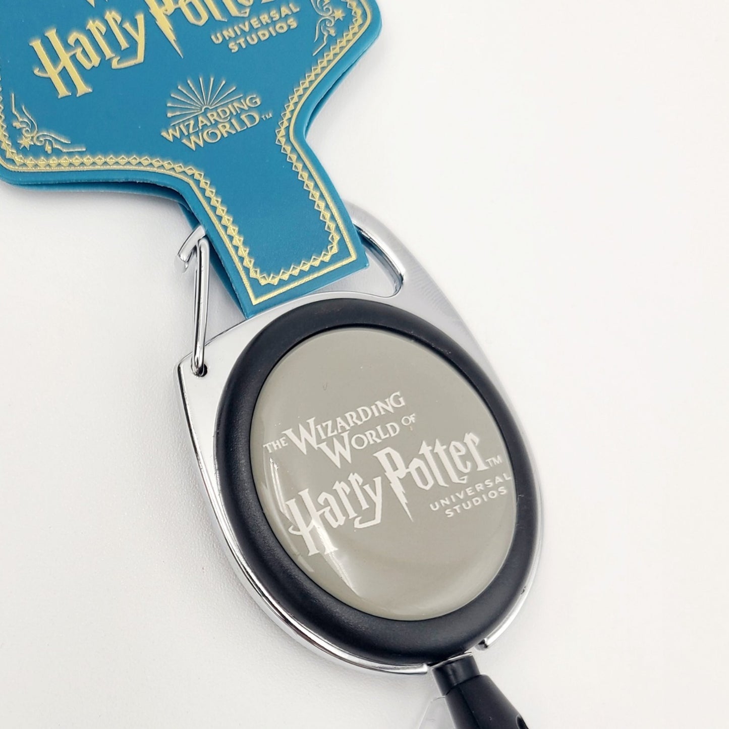 Universal Studios World Harry Potter Metal ID Badge Holder Hogwarts Crest Silver