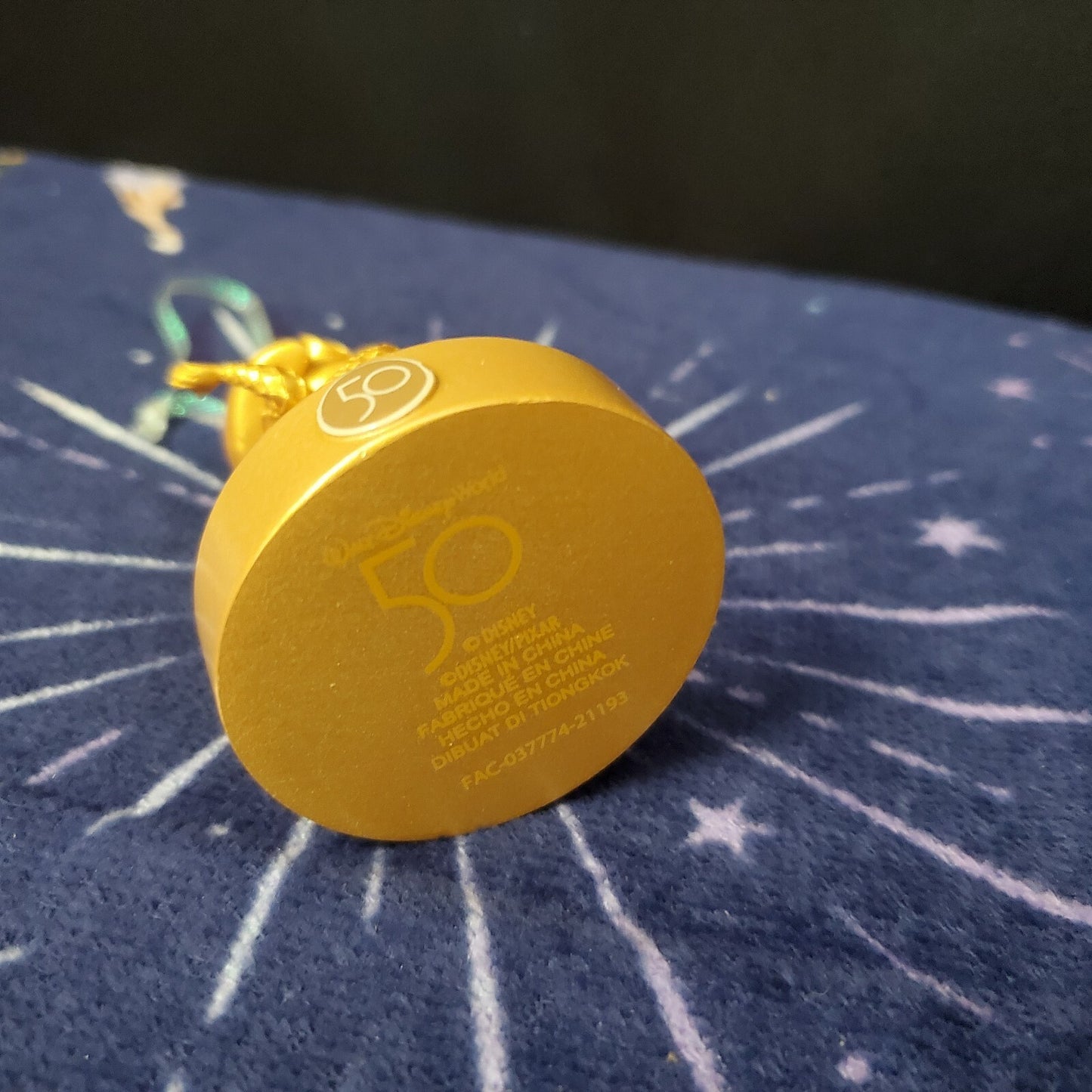 2021 Disney Park 50th Anniversary Gold Statue Edna Incredible Christmas Ornament