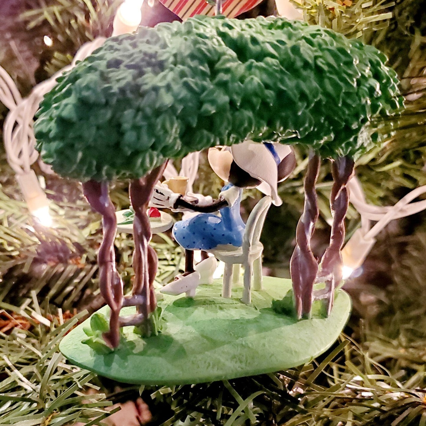 2022 Disney Parks Minnie Mouse United Kingdom Epcot Ornament Queen