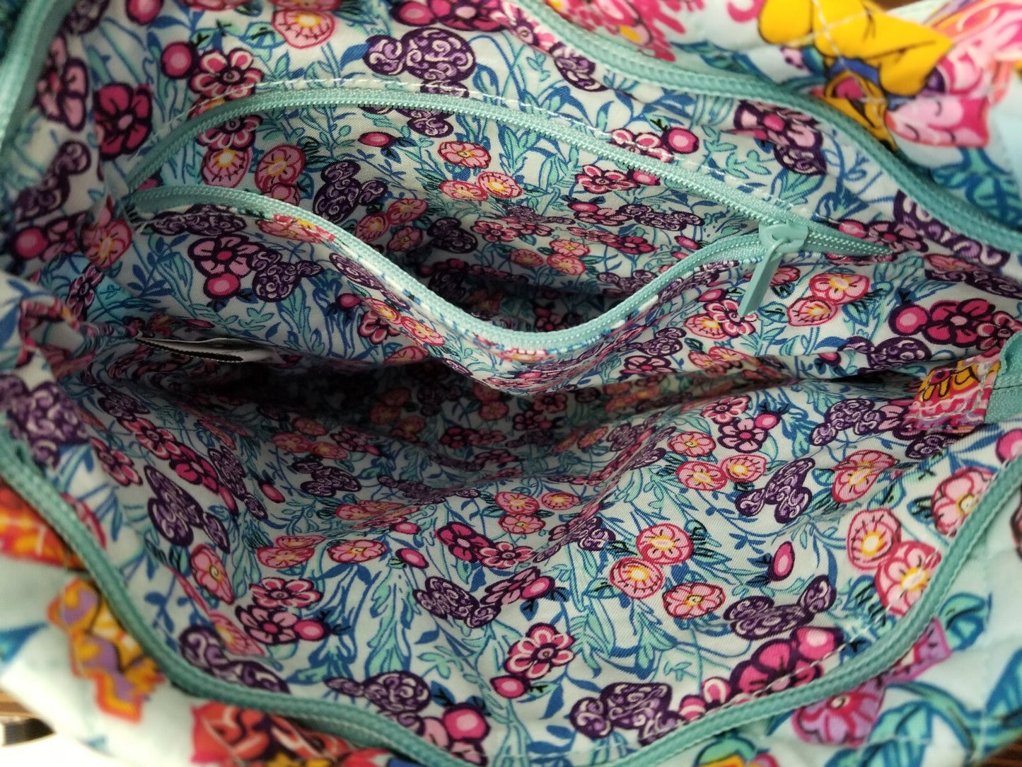 *Actual Bag* Vera Bradley Disney Mickey's Colorful Garden Hipster Bag Minnie New