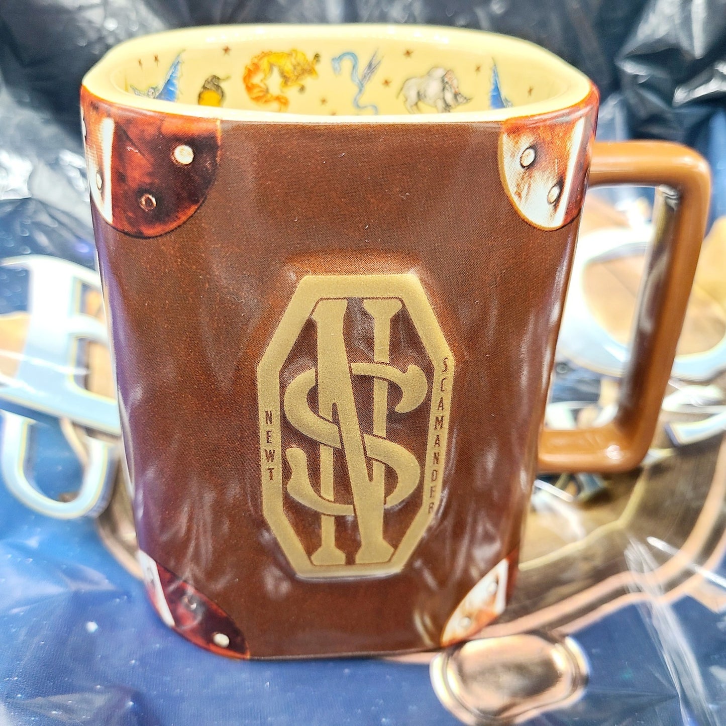 EPIC Universe Harry Potter Newt Scamander Fantastic Beasts 1920s Suitcase Mug