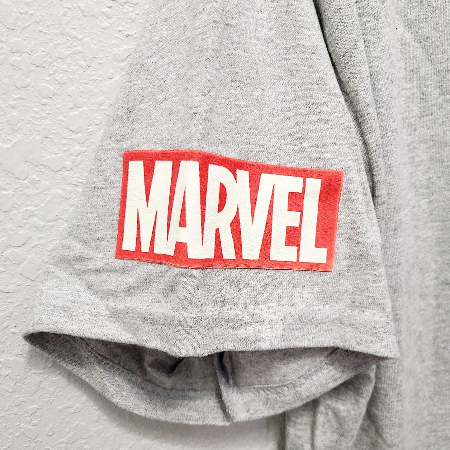 LARGE Disney Parks Marvel Avengers Men's LOGO Short Sleeve T Shirt Iron Man Hulk