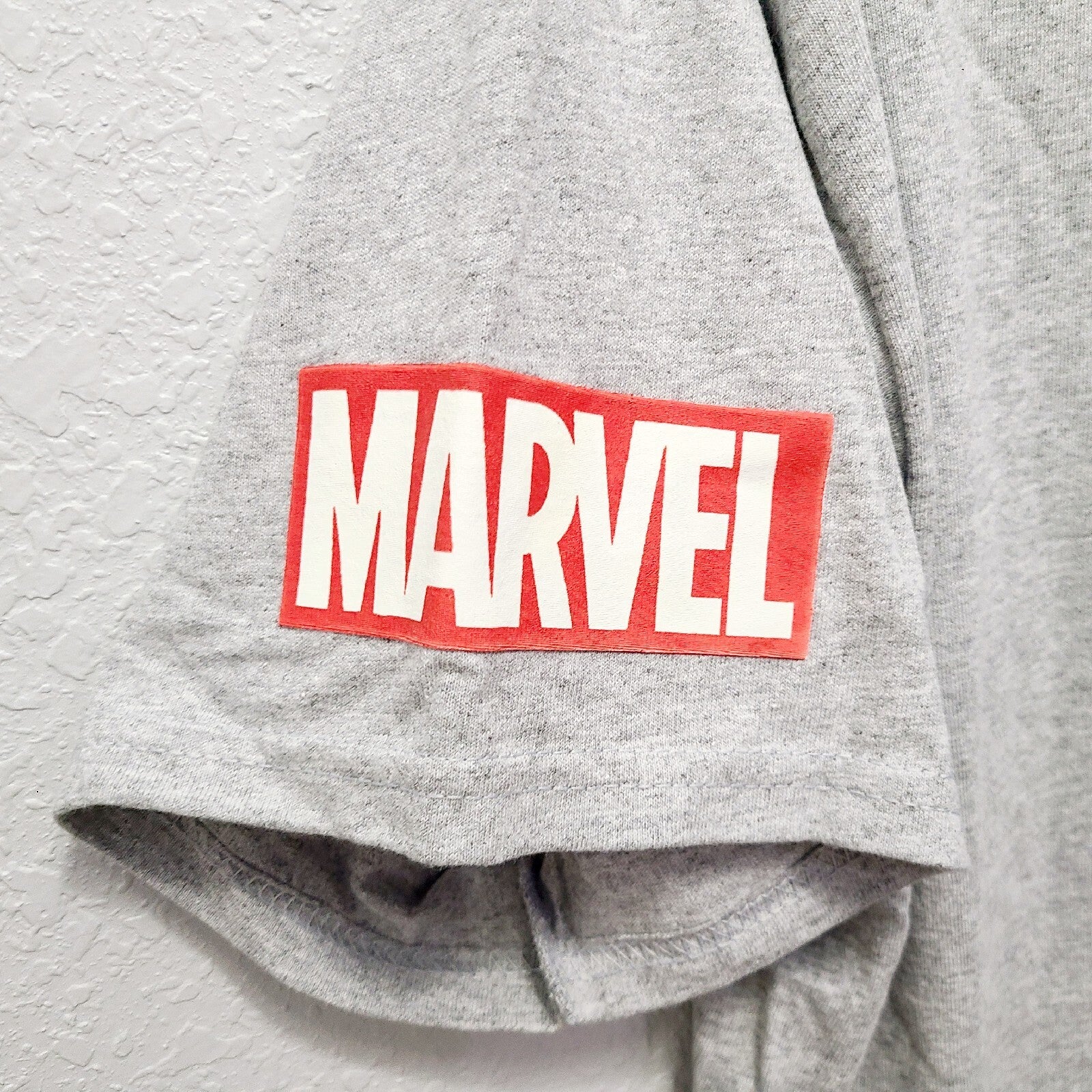 LARGE Disney Parks Marvel Avengers Men's LOGO Short Sleeve T Shirt Iron Man Hulk