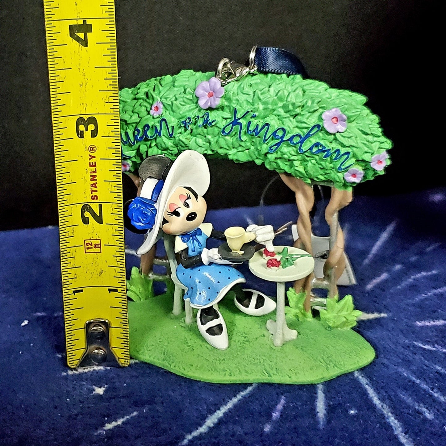 2022 Disney Parks Minnie Mouse United Kingdom Epcot Ornament Queen
