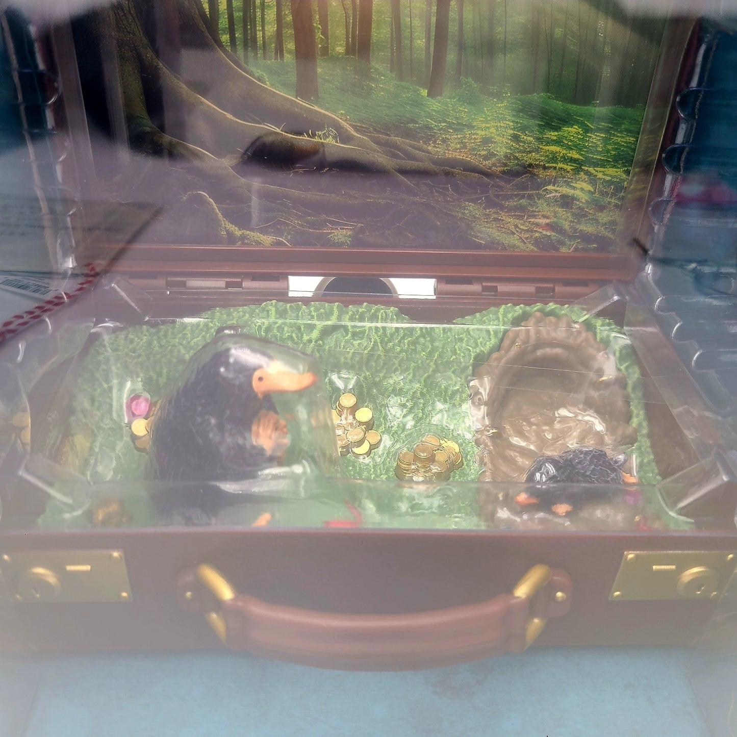 Universal EPIC Harry Potter Niffler Newt Suitcase Collectible Creature Playset