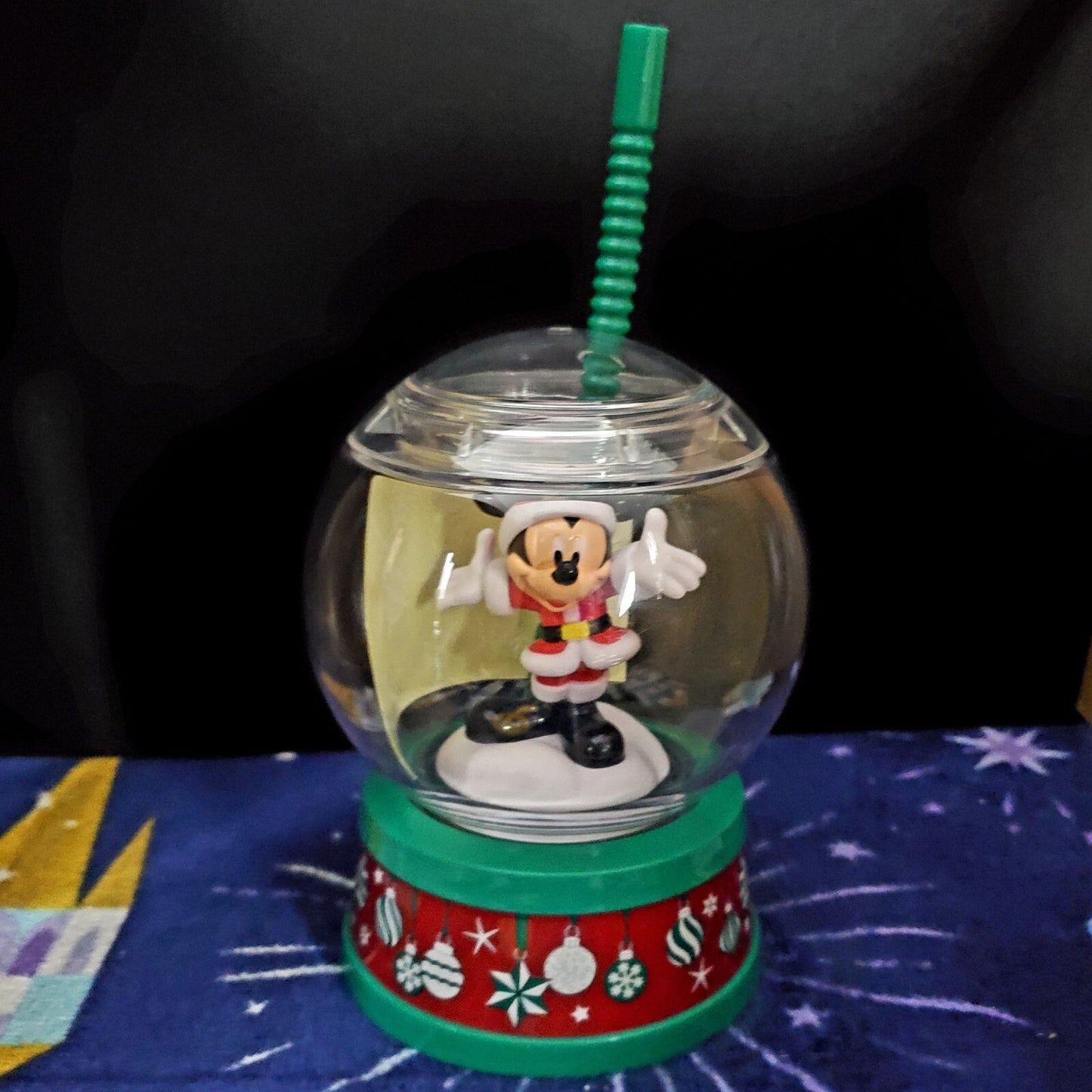 IN HAND Disney Parks 2022 Holiday Christmas Santa Mickey Snow Globe Sipper Cup