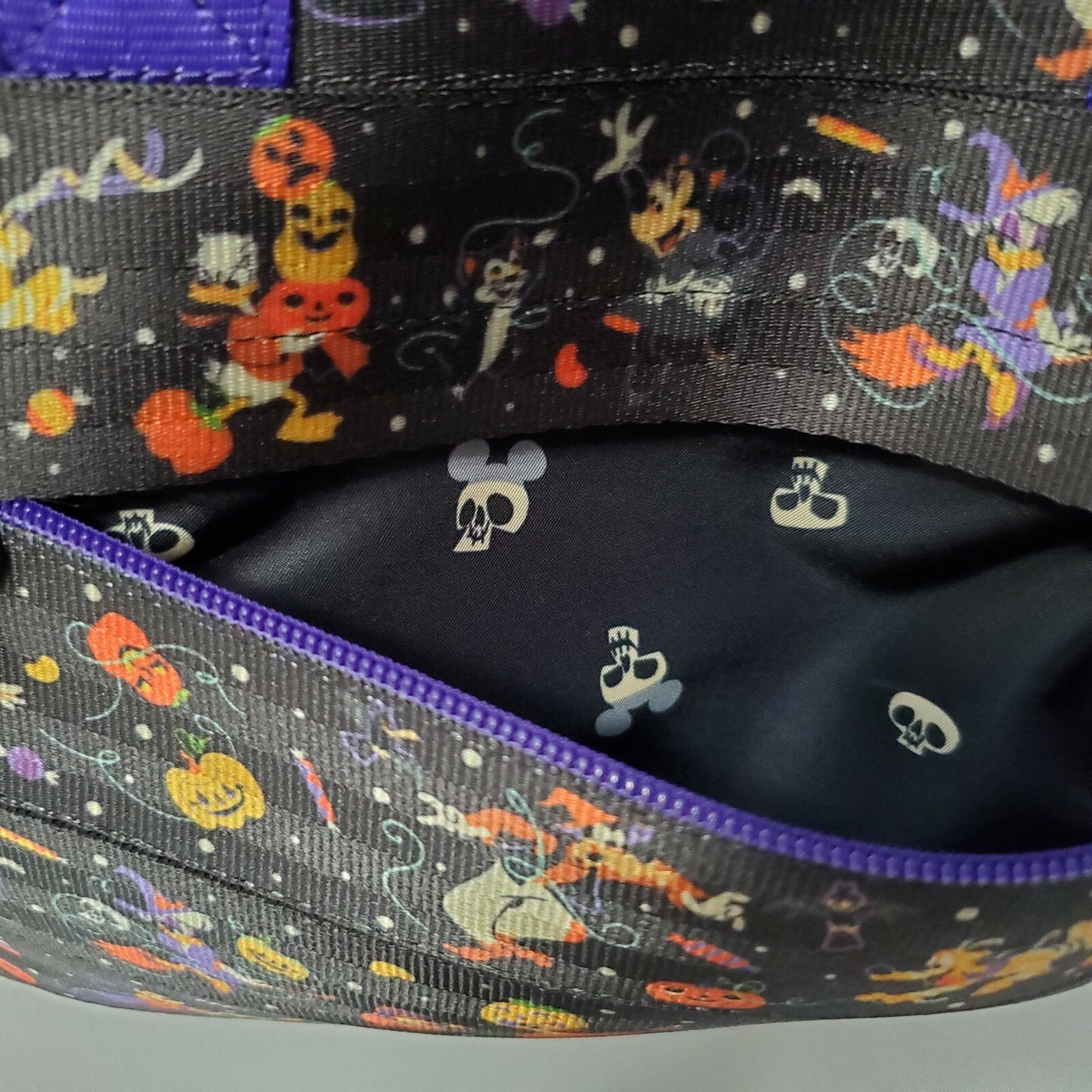 2021 Disney Parks Harveys Halloween Mickey Tote Bag Pumpkin Castle Seat Belt WDW