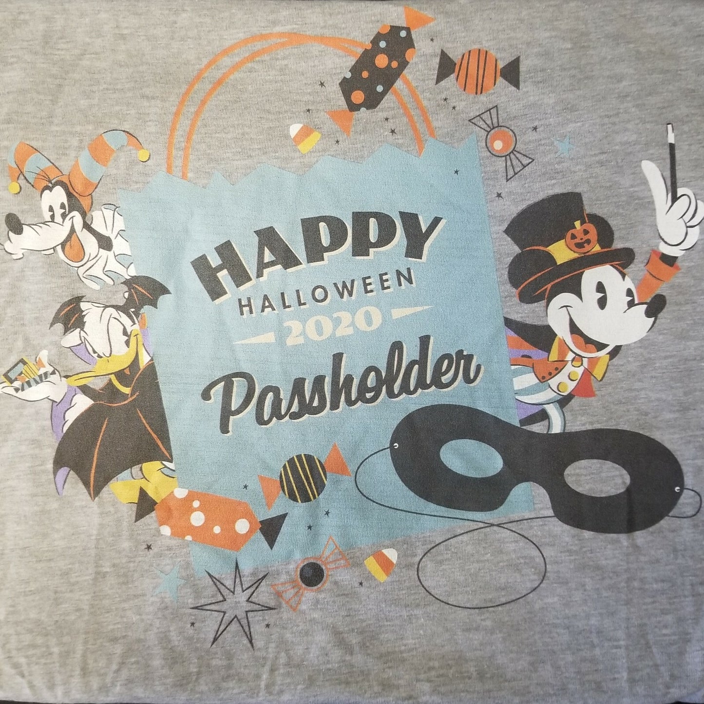 MEDIUM Disney Parks 2020 Annual Passholder AP Happy Halloween Mickey Mouse Shirt