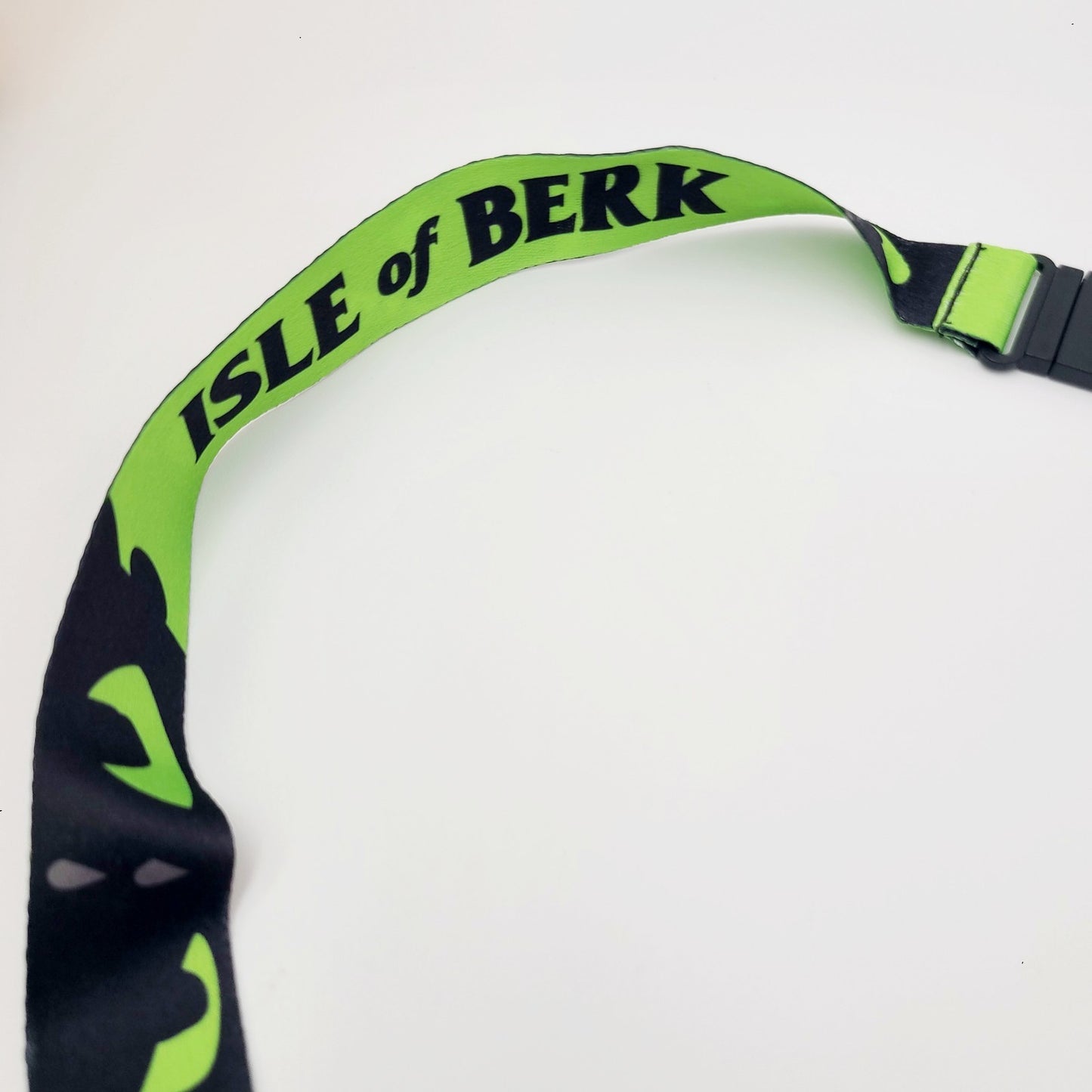 EPIC Universe How To Train Your Dragon Isle of Berk Nightfury Toothless Lanyard