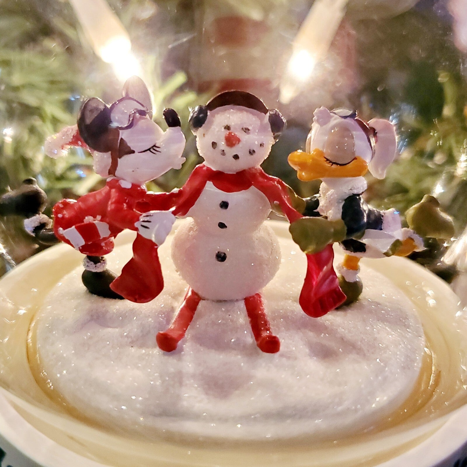 Disney Parks 2021 Christmas You Make Me Melt Minnie Snowman Daisy Globe Ornament