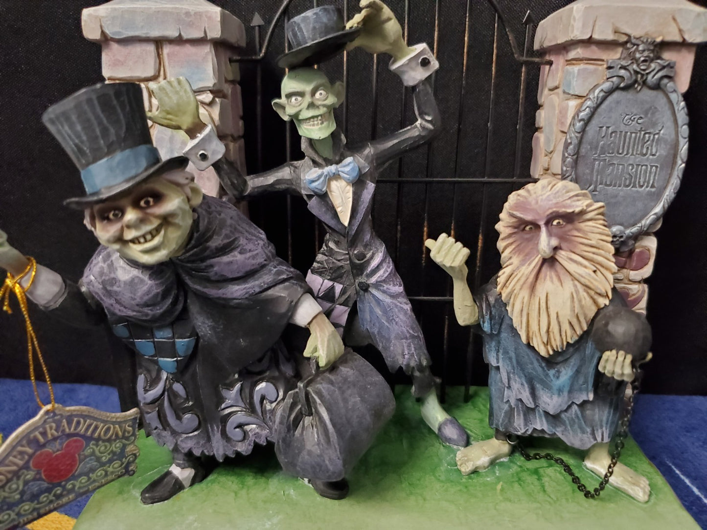 NEW Jim Shore Disney Park Traditions Haunted Mansion Hitchhiking Ghosts 4044185