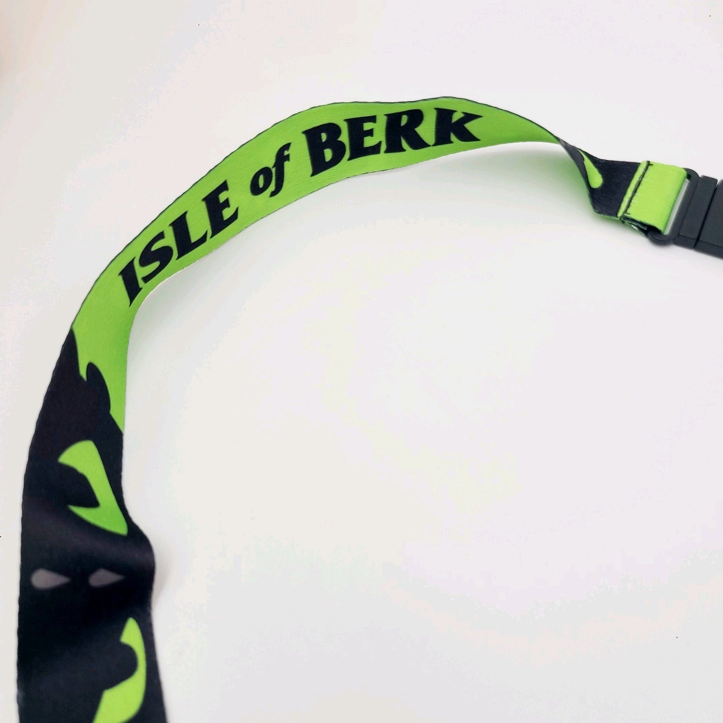 Universal Studios Epic Universe How Train Dragon Isle of Berk Lanyard Pouch Set
