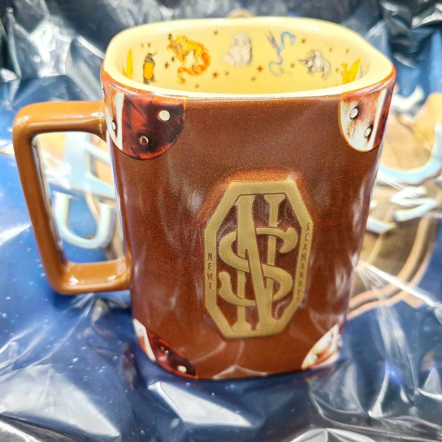 EPIC Universe Harry Potter Newt Scamander Fantastic Beasts 1920s Suitcase Mug