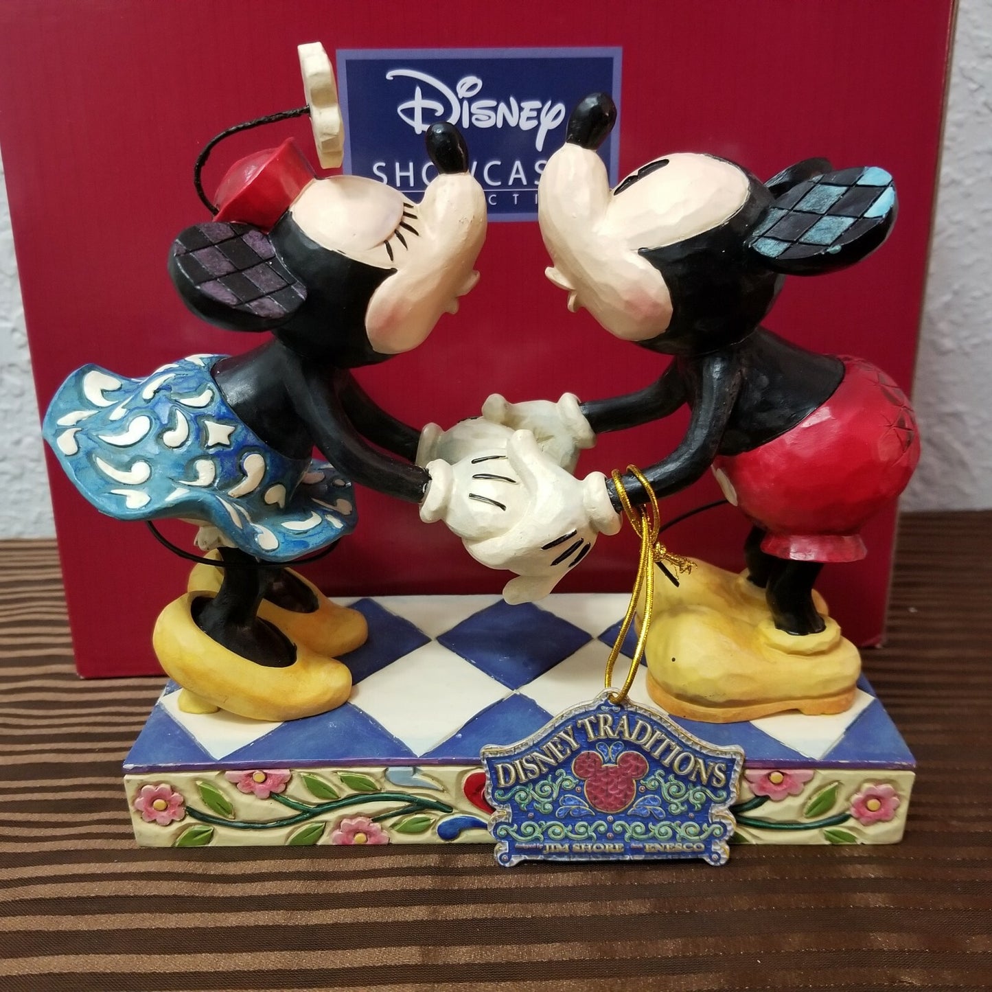 Disney Parks Traditions Jim Shore Mickey & Minnie "Smooch for My Sweetie" Kiss