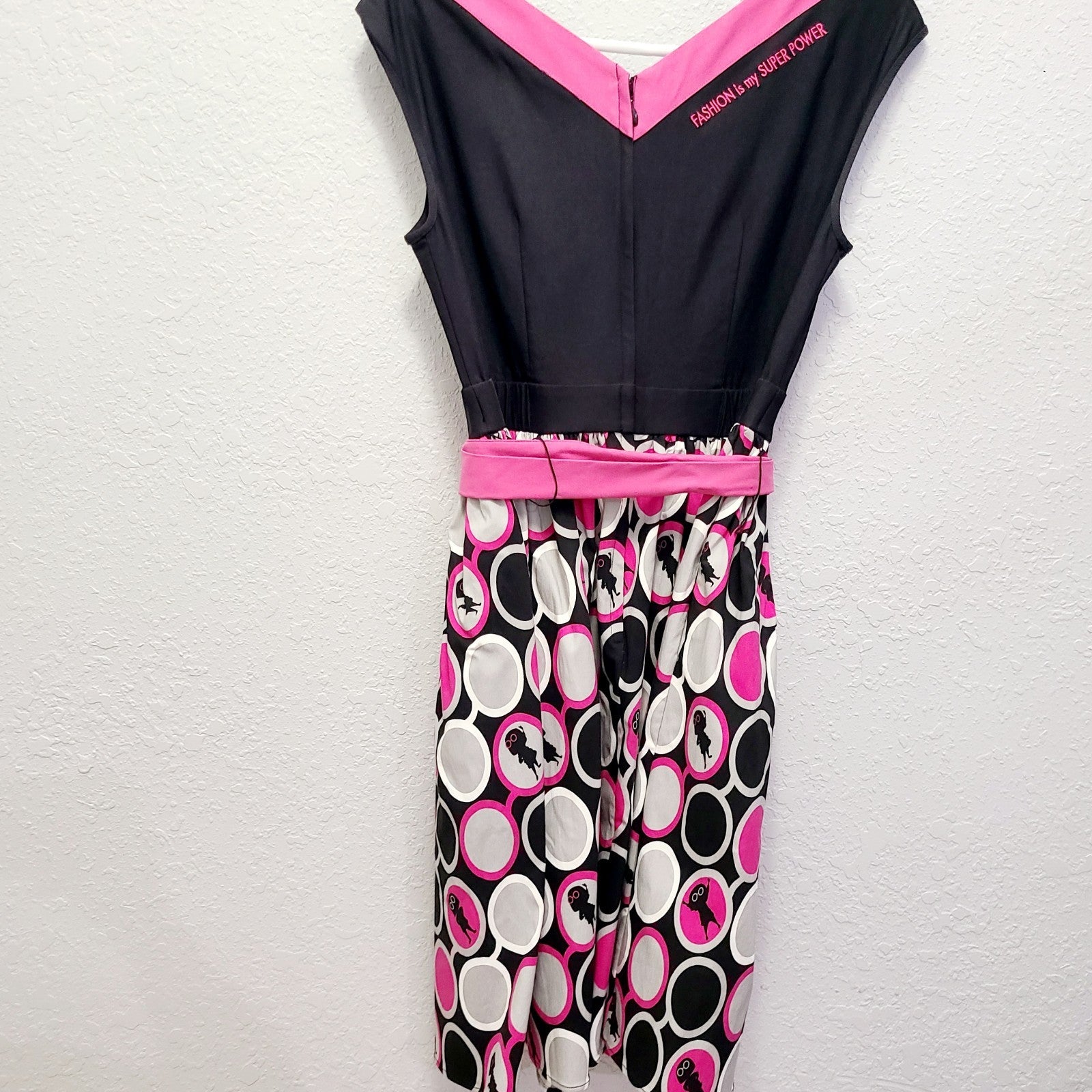 MEDIUM Walt Disney World Parks Dress Shop Incredibles Edna Mode Adult Fashion