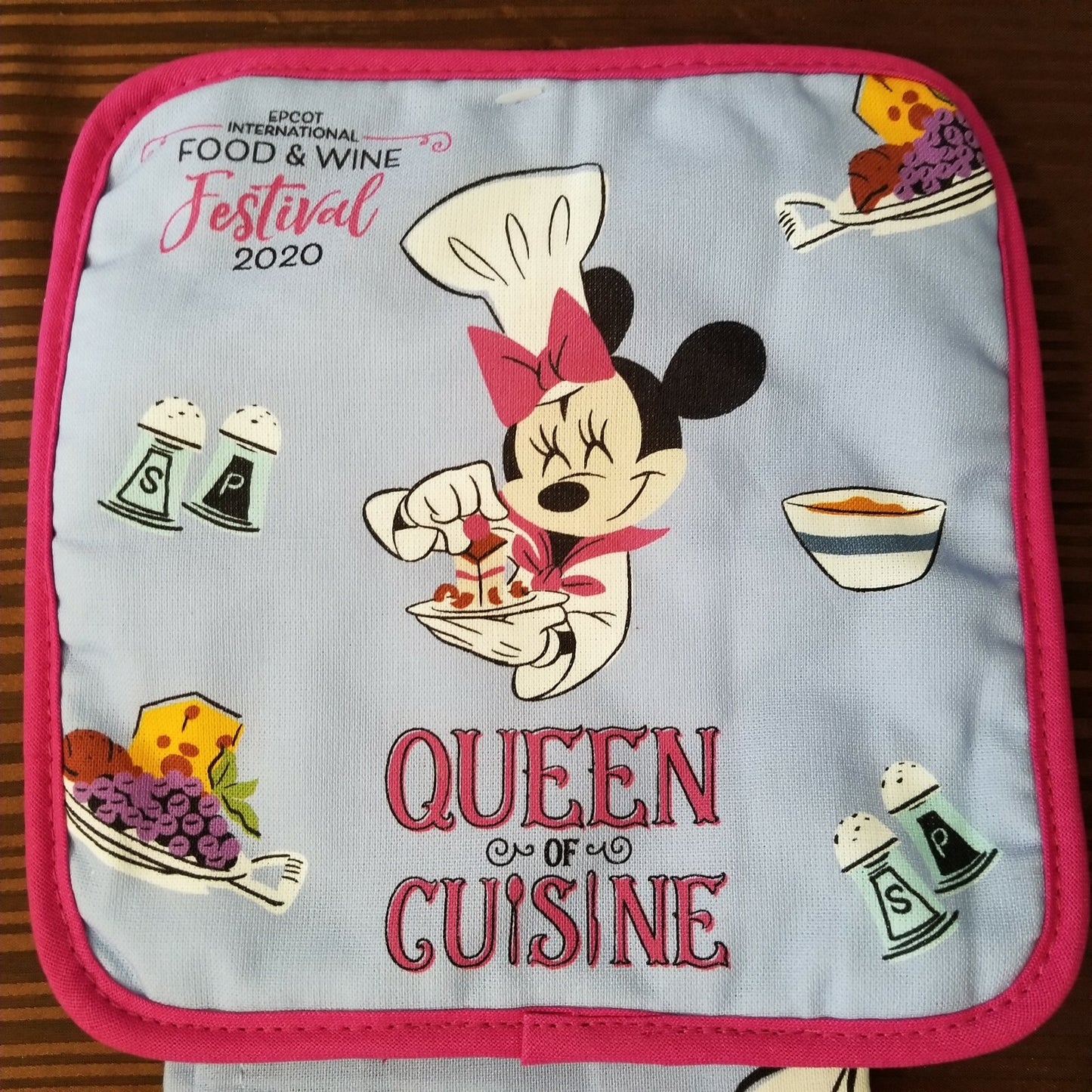 Disney 2020 EPCOT Food & Wine Festival Minnie Queen of Cuisine Towel & Potholder