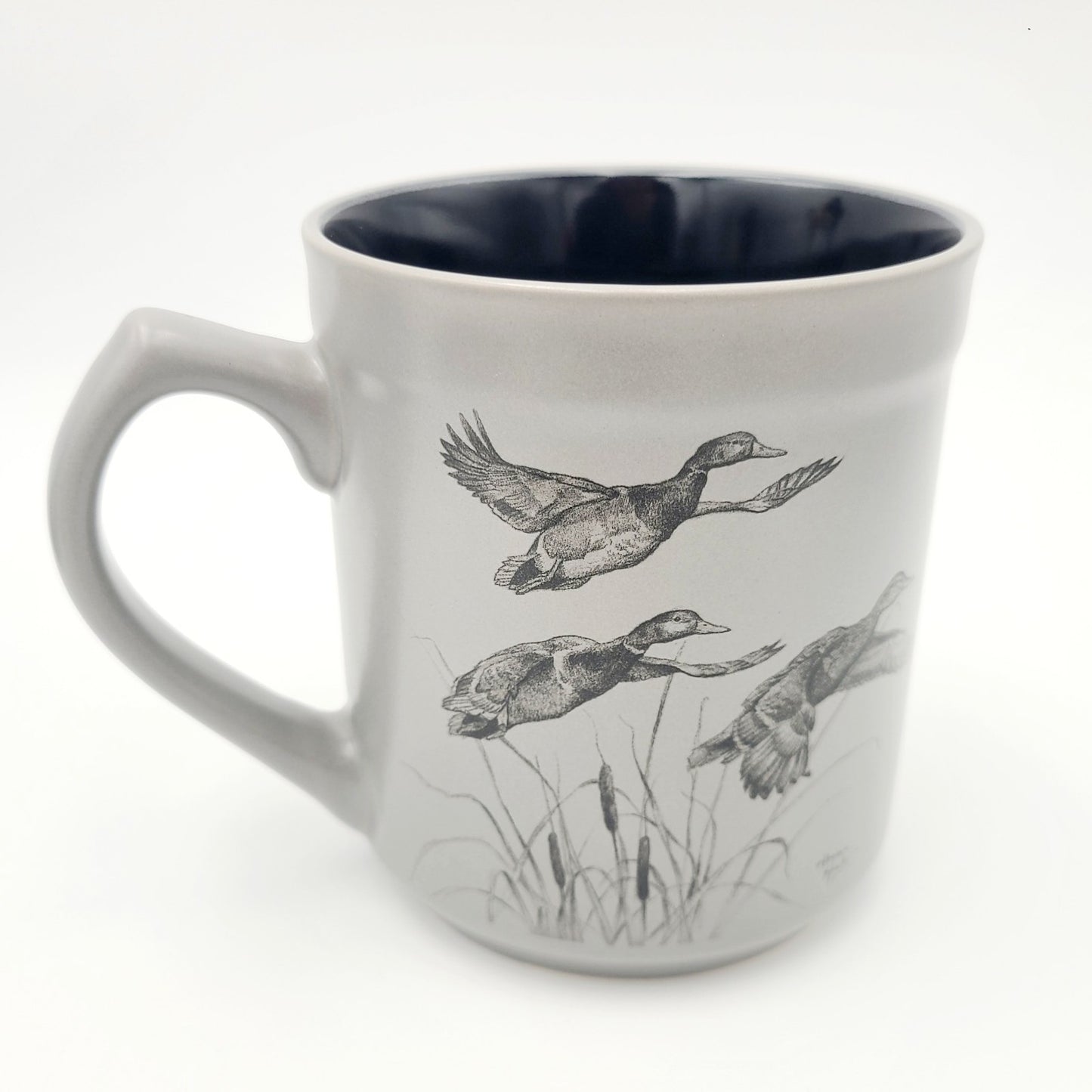 Bass Pro Shops Flying Duck Bird Mug Nature Art 16 fl oz Coffee Gray Grey Color