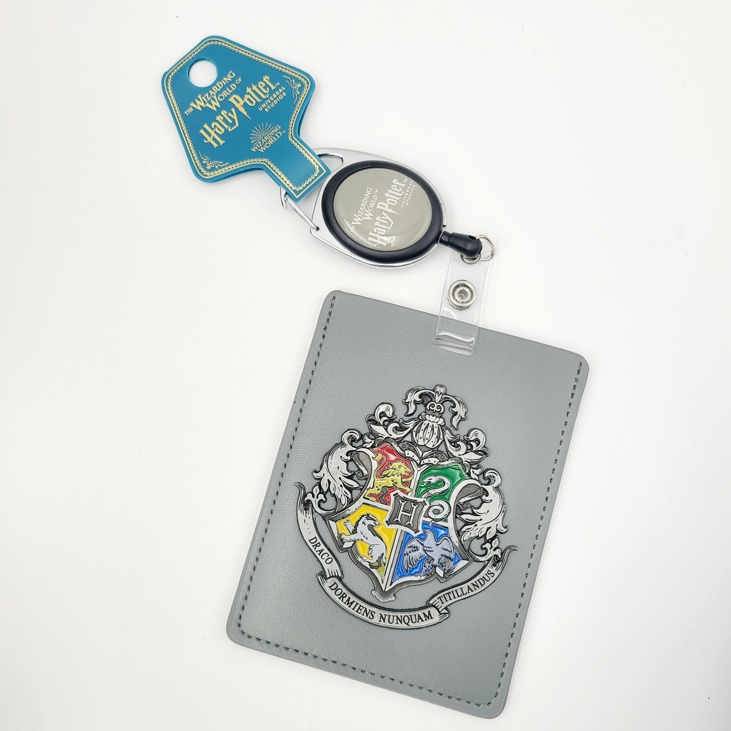Universal Studios World Harry Potter Metal ID Badge Holder Hogwarts Crest Silver