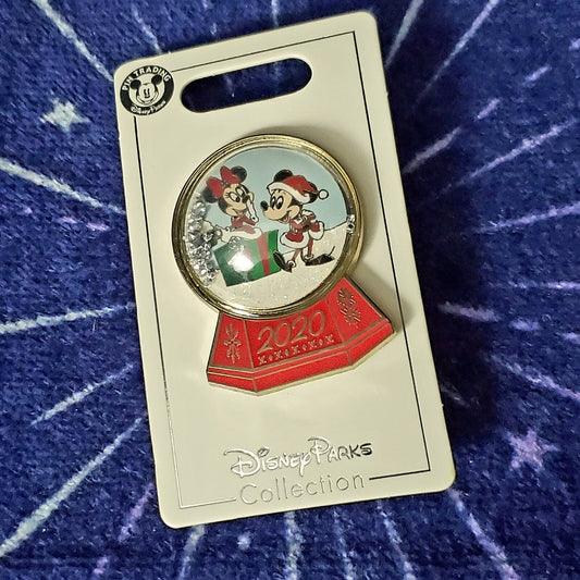 Disney 2020 Mickey & Minnie Mouse Holiday Christmas Snow Globe PIN LE, New