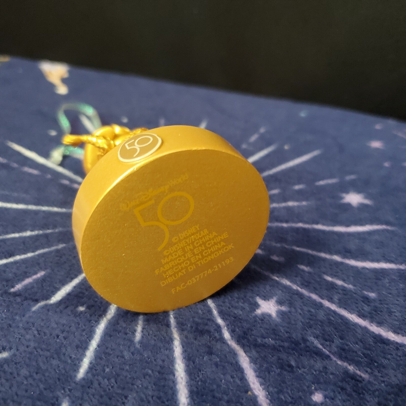 2021 Disney Park 50th Anniversary Gold Statue Edna Incredible Christmas Ornament
