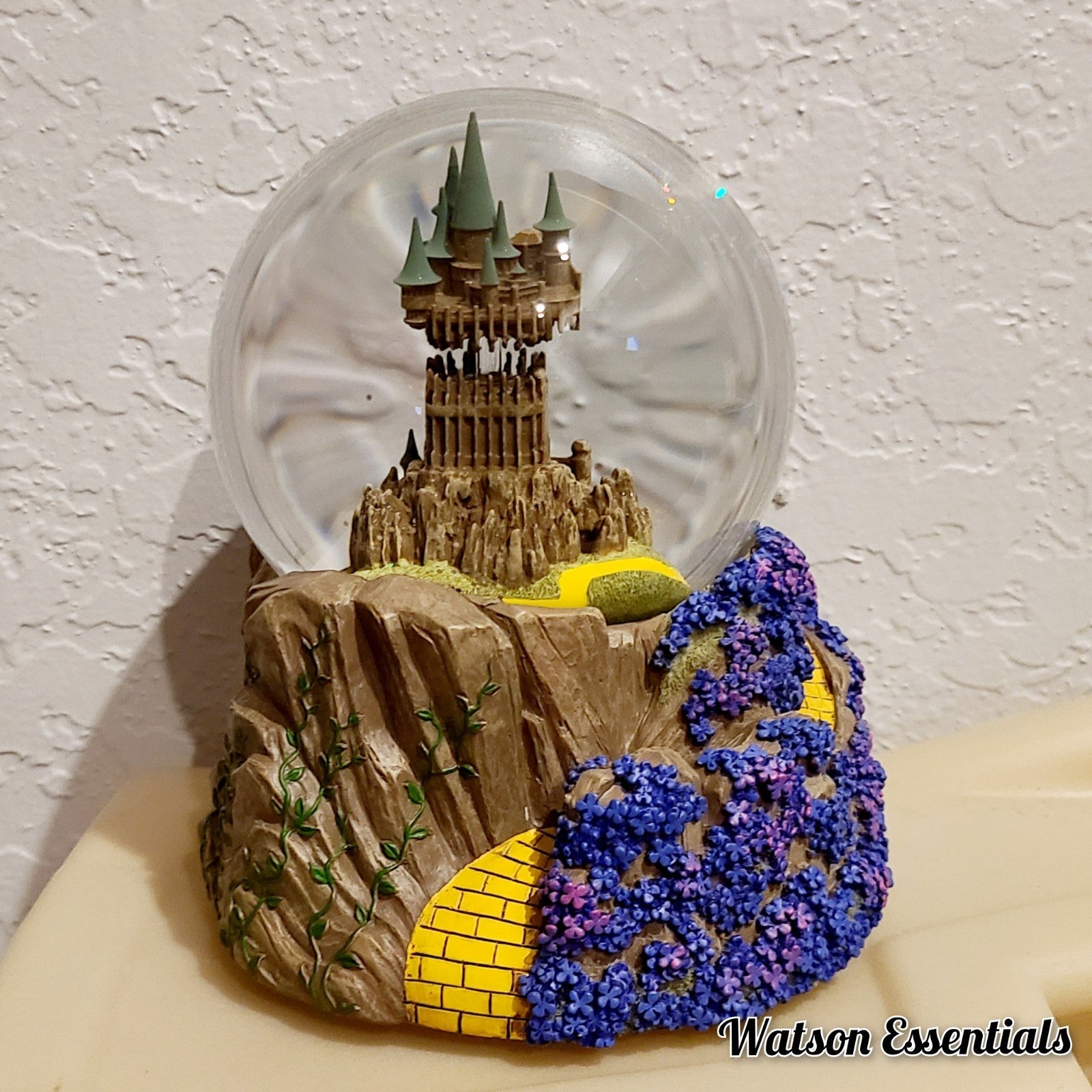 Universal Studios Wicked For Good Kiamo Ko Castle Musical Music Box Snow Globe