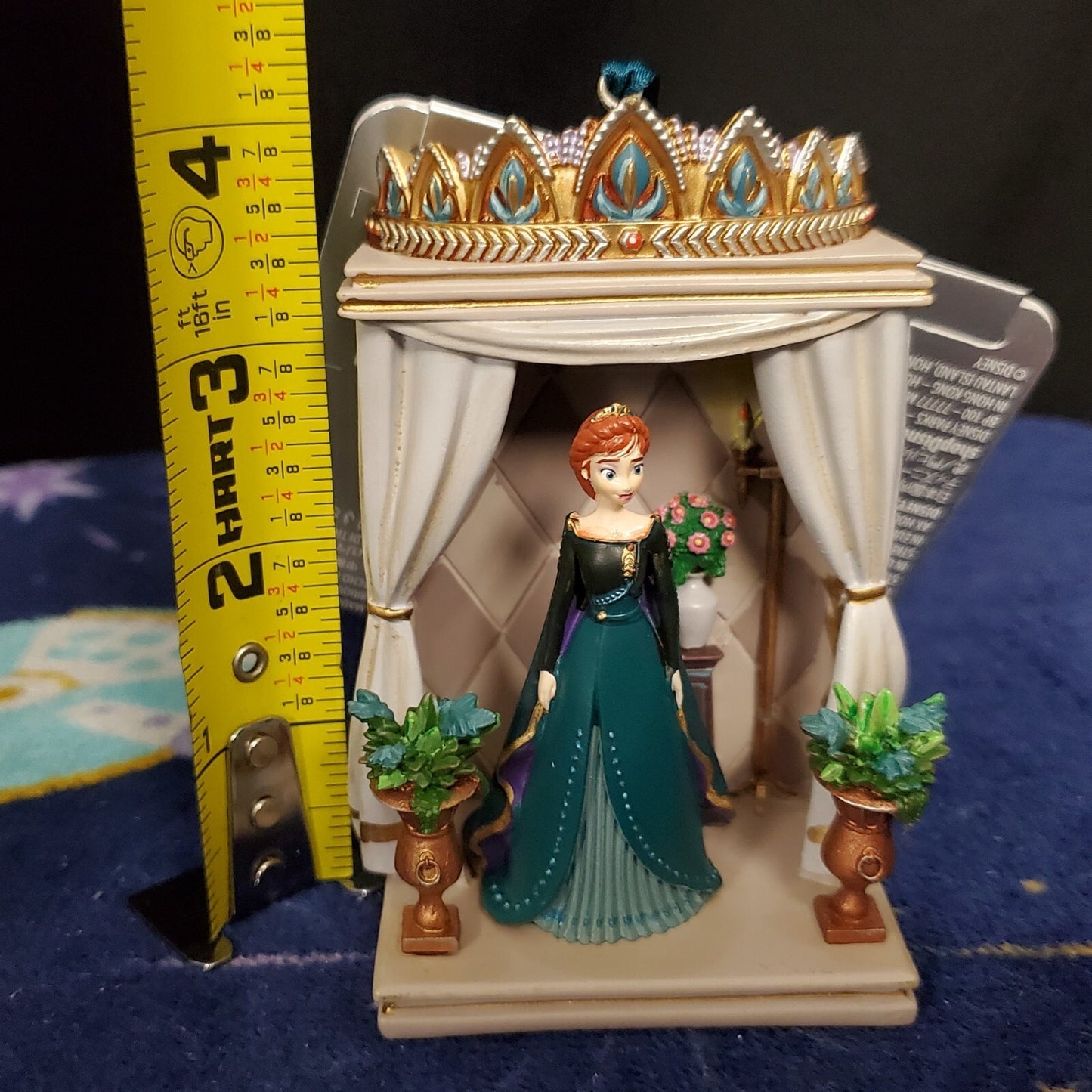 NWT Disney Queen Anna Frozen 2 Balcony Sketchbook Ornament Christmas Sketchbook