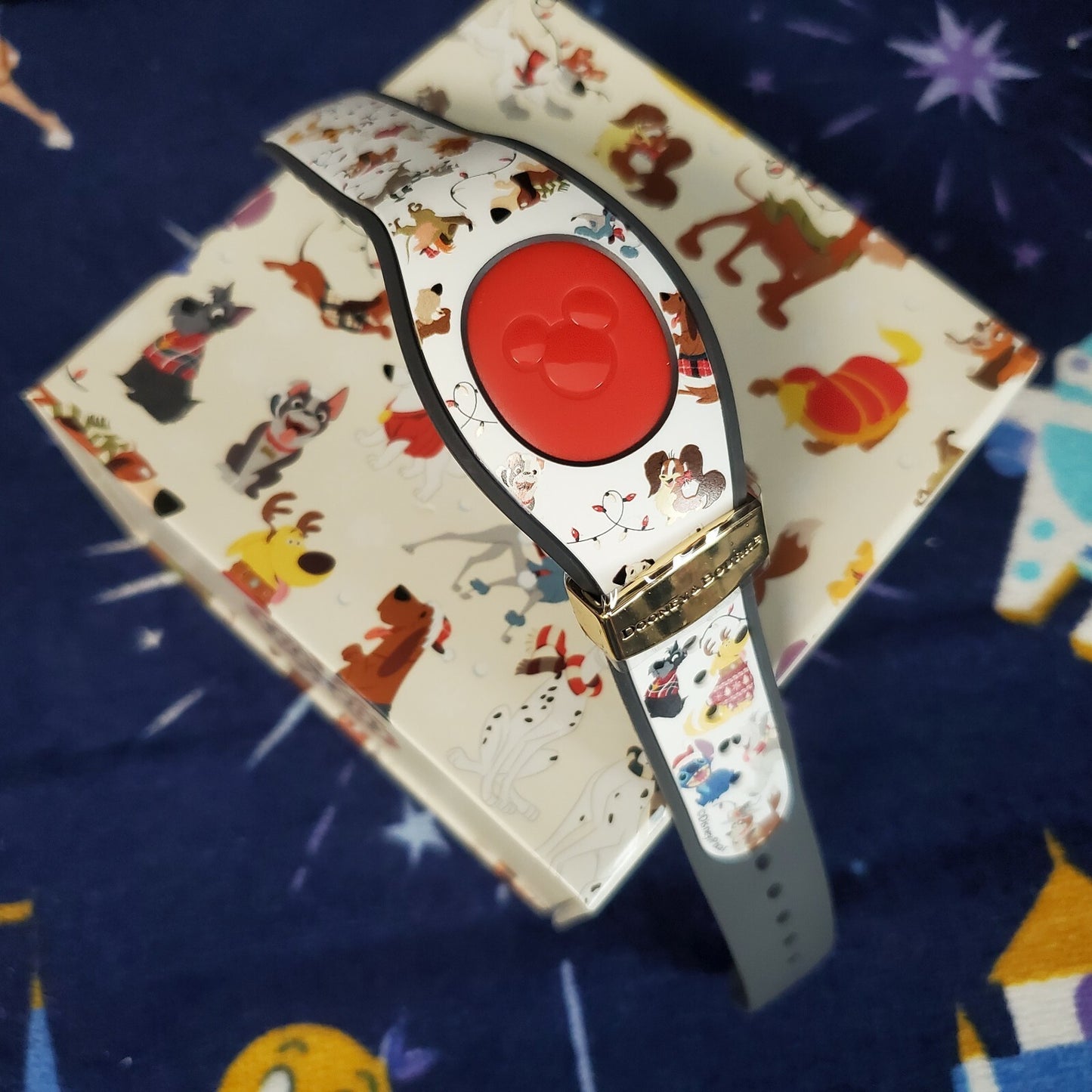 2021 Disney Parks Dooney & Bourke SANTA TAILS Holiday Dogs Magic Band LE 5000