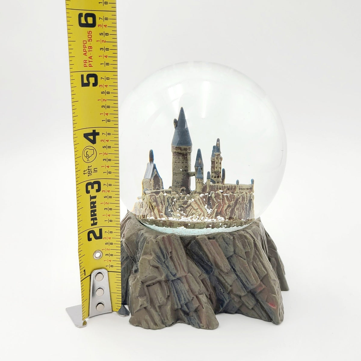 NEW Universal Studios Wizarding World Of Harry Potter Hogwarts Castle Snow Globe