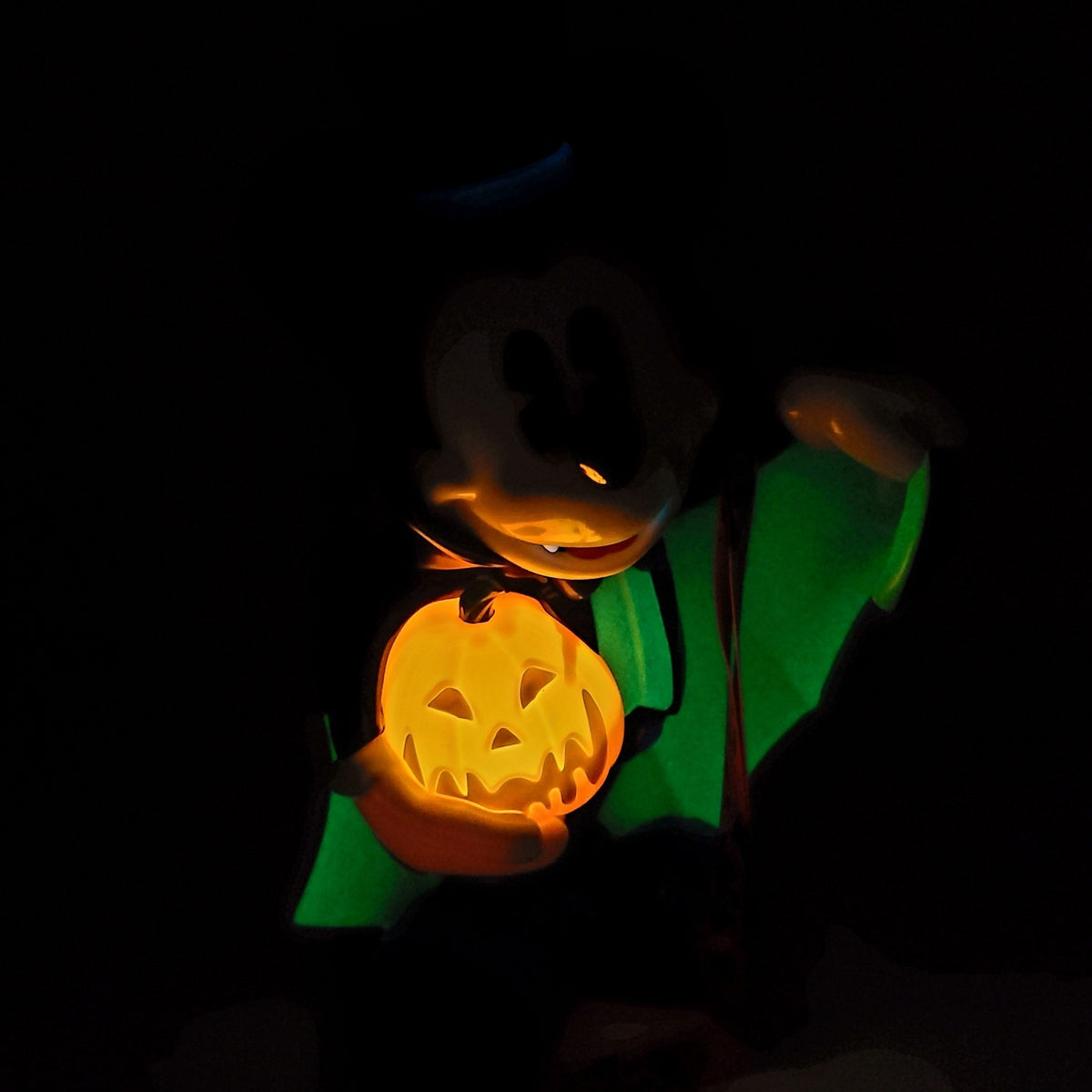 IN HAND Disney Parks 2026 Halloween Vampire Mickey Mouse Pumpkin Popcorn Bucket
