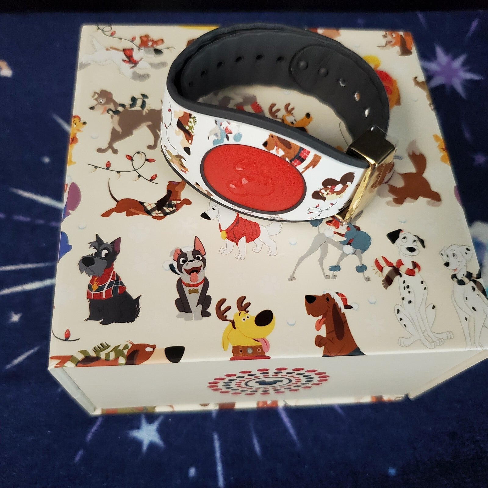 2021 Disney Parks Dooney & Bourke SANTA TAILS Holiday Dogs Magic Band LE 5000