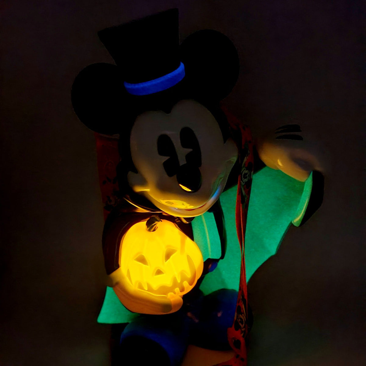 IN HAND Disney Parks 2026 Halloween Vampire Mickey Mouse Pumpkin Popcorn Bucket