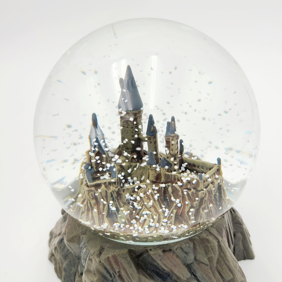 NEW Universal Studios Wizarding World Of Harry Potter Hogwarts Castle Snow Globe