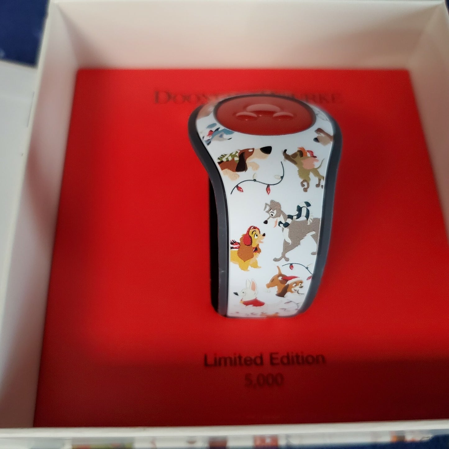 2021 Disney Parks Dooney & Bourke SANTA TAILS Holiday Dogs Magic Band LE 5000