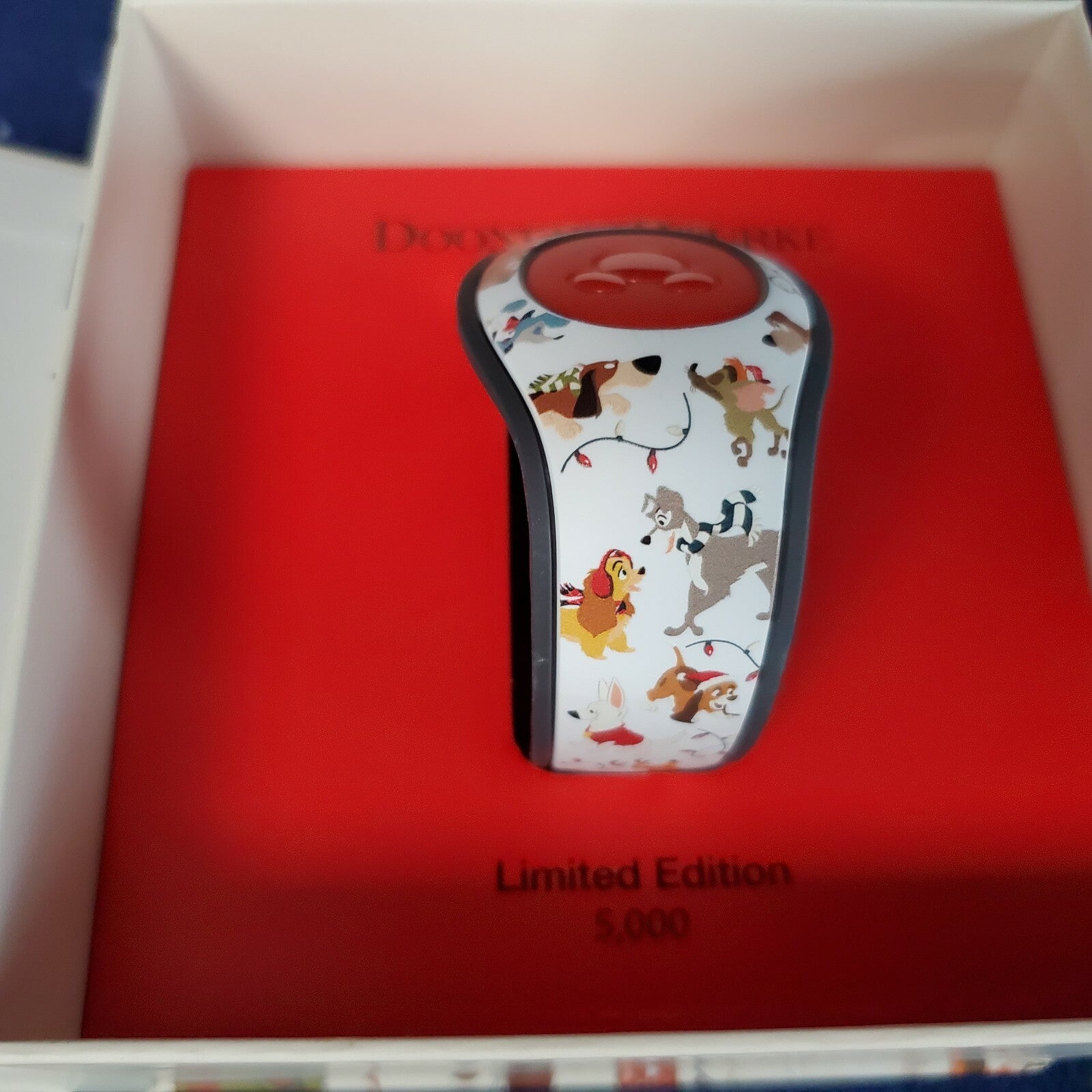 2021 Disney Parks Dooney & Bourke SANTA TAILS Holiday Dogs Magic Band LE 5000