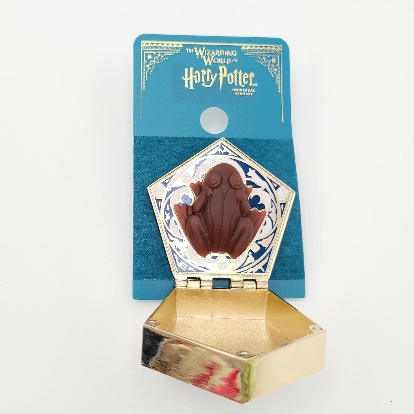 NEW Chocolate Frog Scented Pin Wizarding Harry Potter Universal Studios Hogwarts