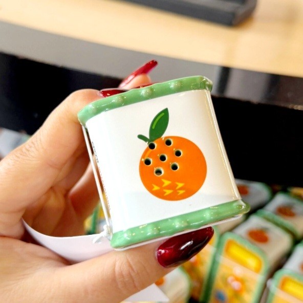 (1) Disney Park 2026 Epcot Flower Garden Festival Orange Bird Salt Pepper Shaker