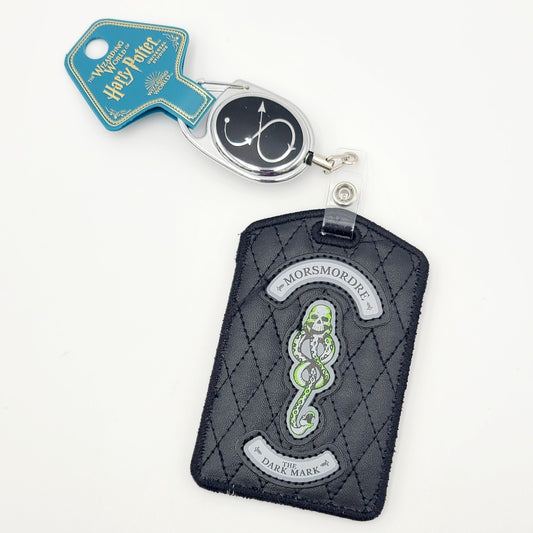 Universal Studios Harry Potter Dark Mark Morsmordre Retractable Cardholder Badge