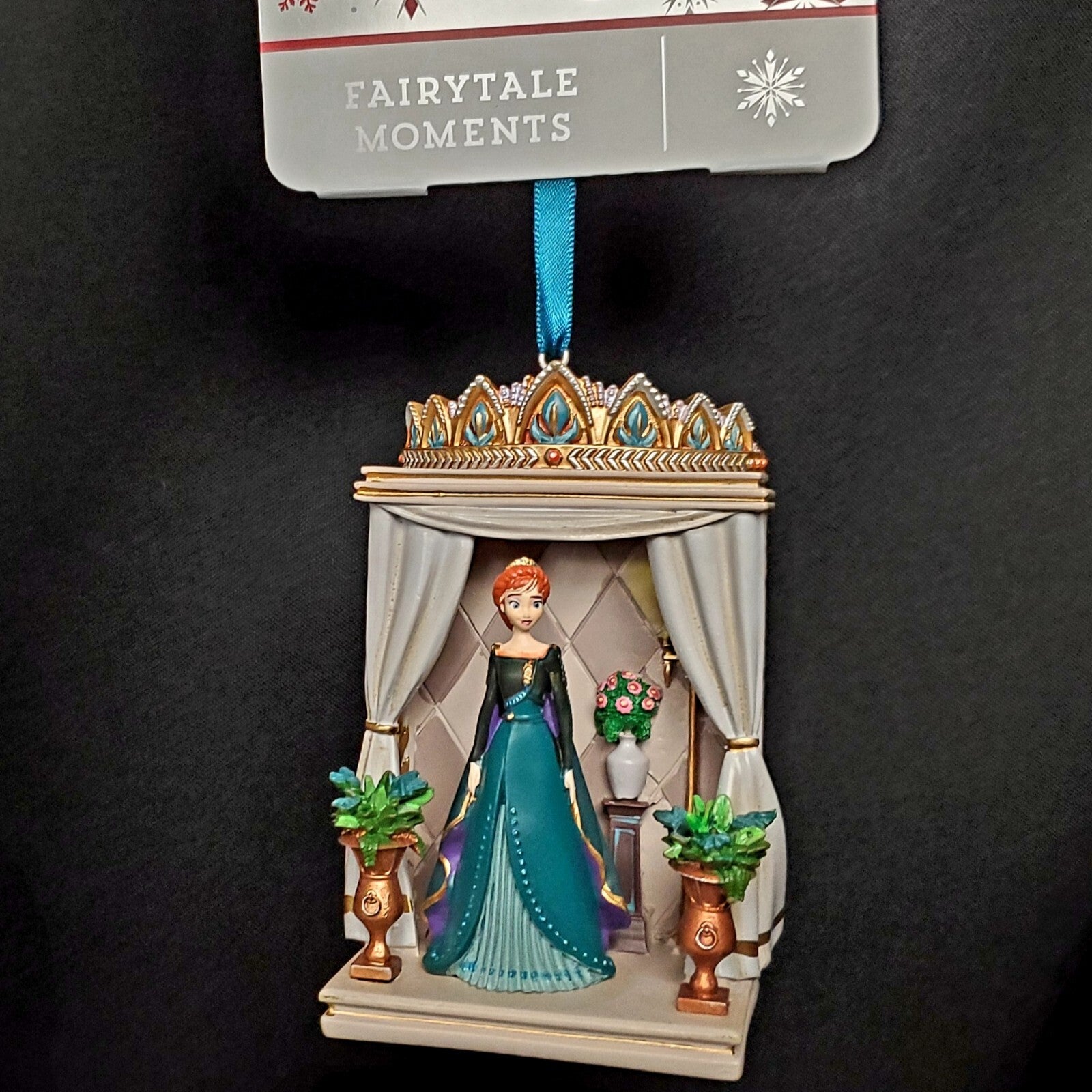 NWT Disney Queen Anna Frozen 2 Balcony Sketchbook Ornament Christmas Sketchbook