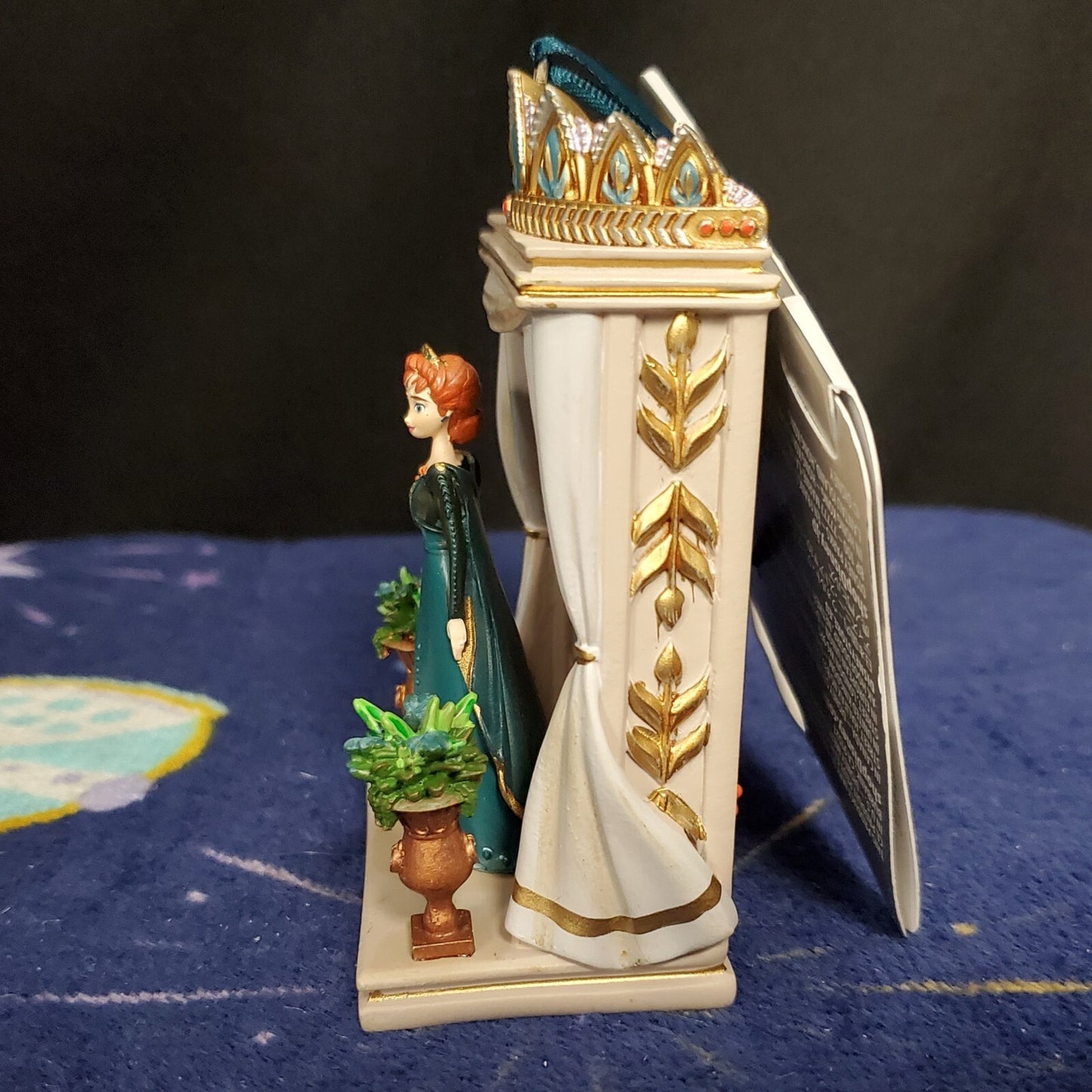 NWT Disney Queen Anna Frozen 2 Balcony Sketchbook Ornament Christmas Sketchbook