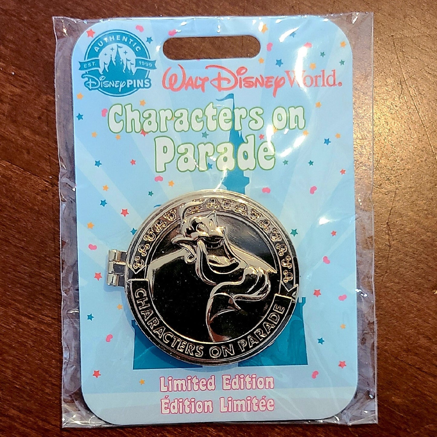 Disney Park CHARACTERS ON PARADE Gold Coin GENIE Parade Float LE2750 Trading Pin