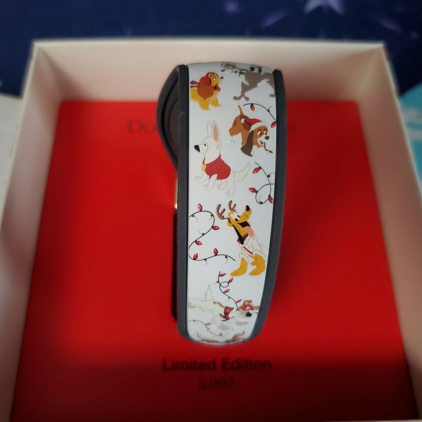 2021 Disney Parks Dooney & Bourke SANTA TAILS Holiday Dogs Magic Band LE 5000