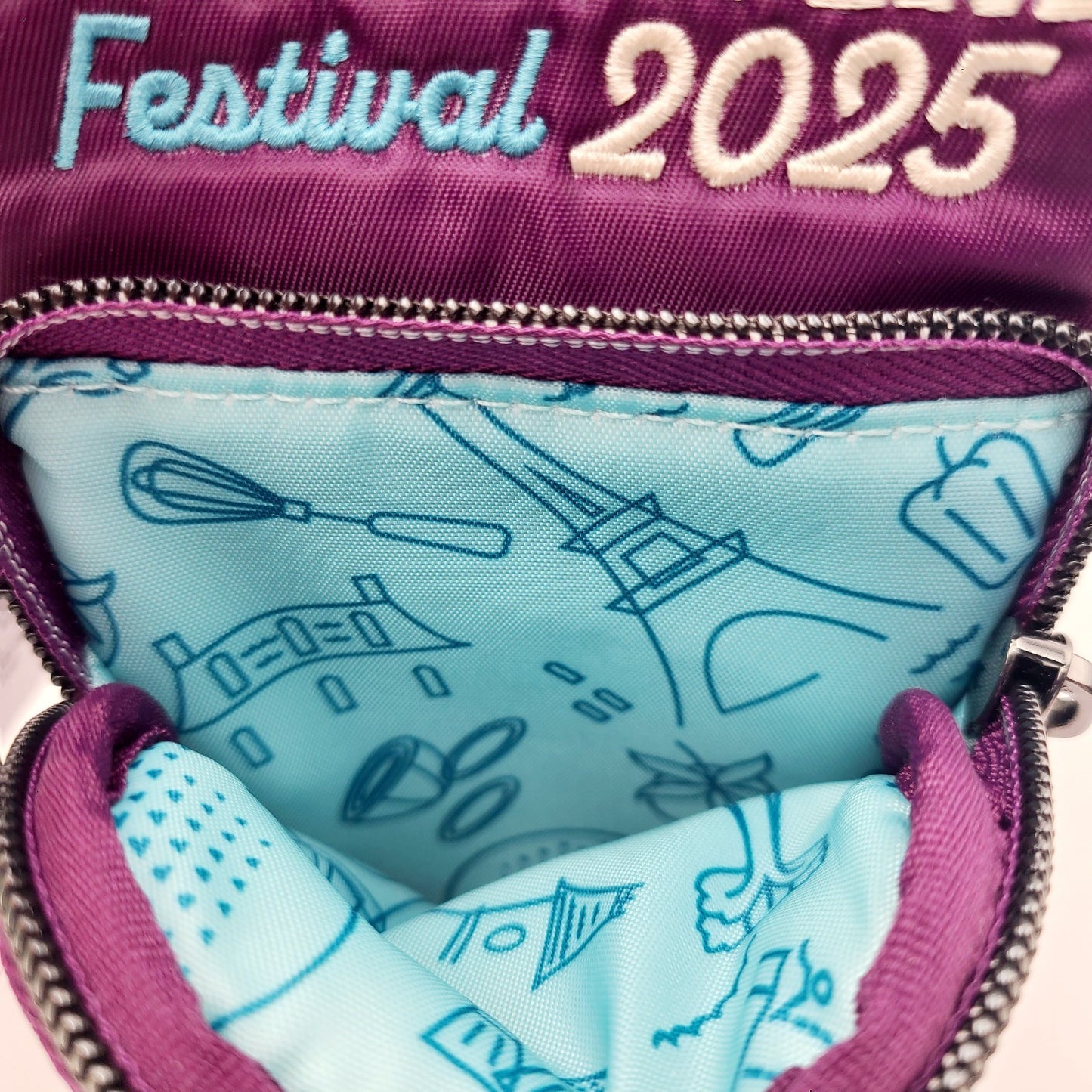 2025 Disney Parks Epcot Food & Wine Festival Remy Water Bottle Holder Lug Bag