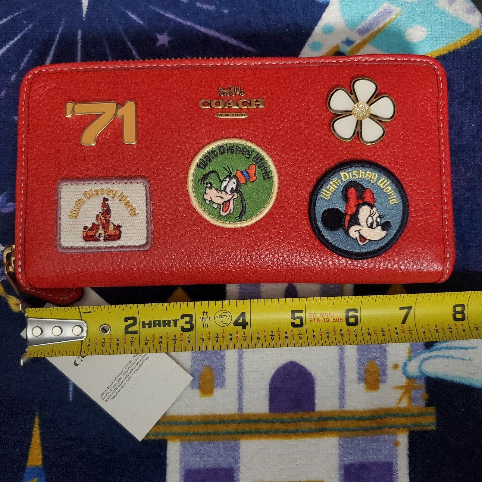 SOLD OUT Walt Disney World Parks Coach Patch Wallet Minnie Mouse Goofy Red NEW