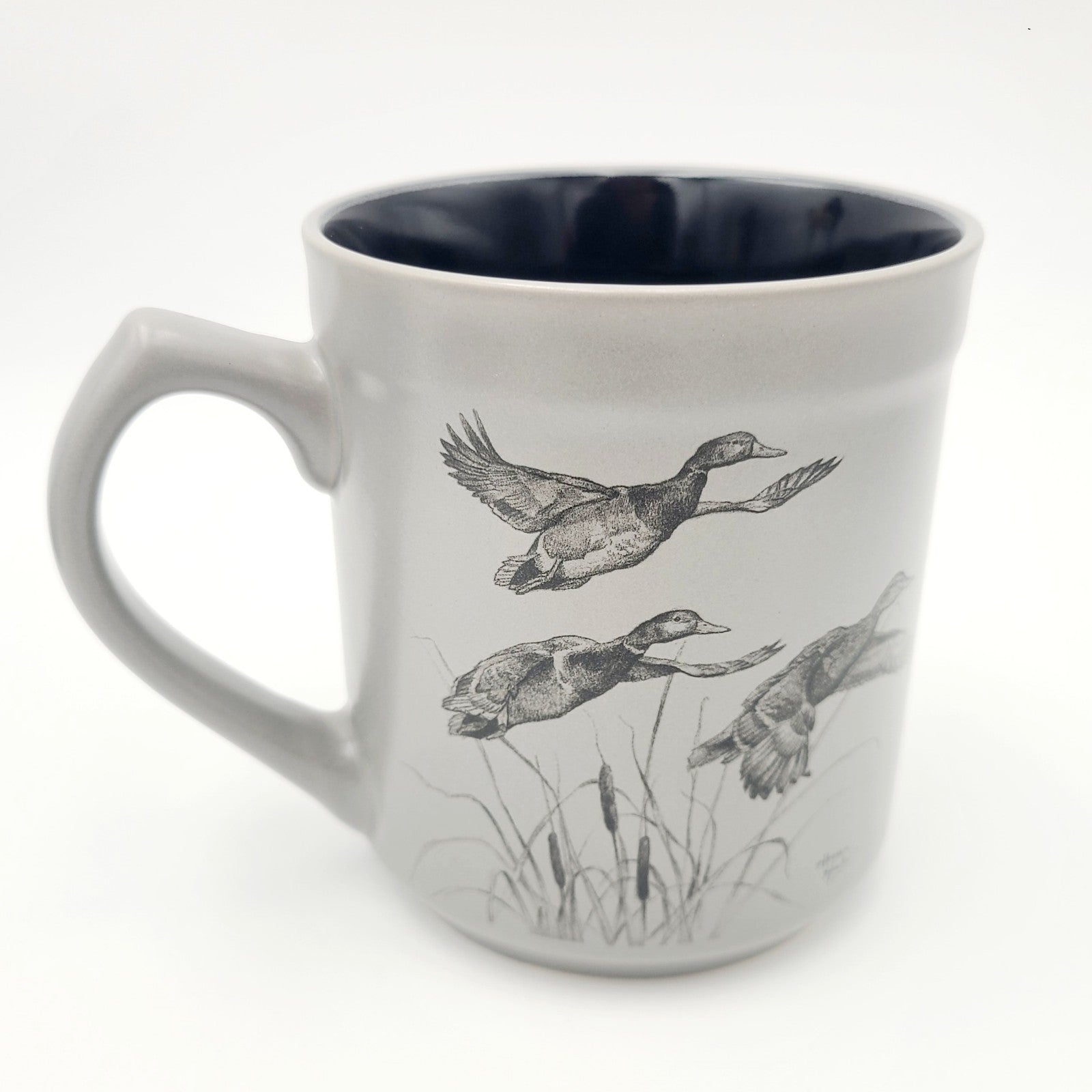 Bass Pro Shops Flying Duck Bird Mug Nature Art 16 fl oz Coffee Gray Grey Color